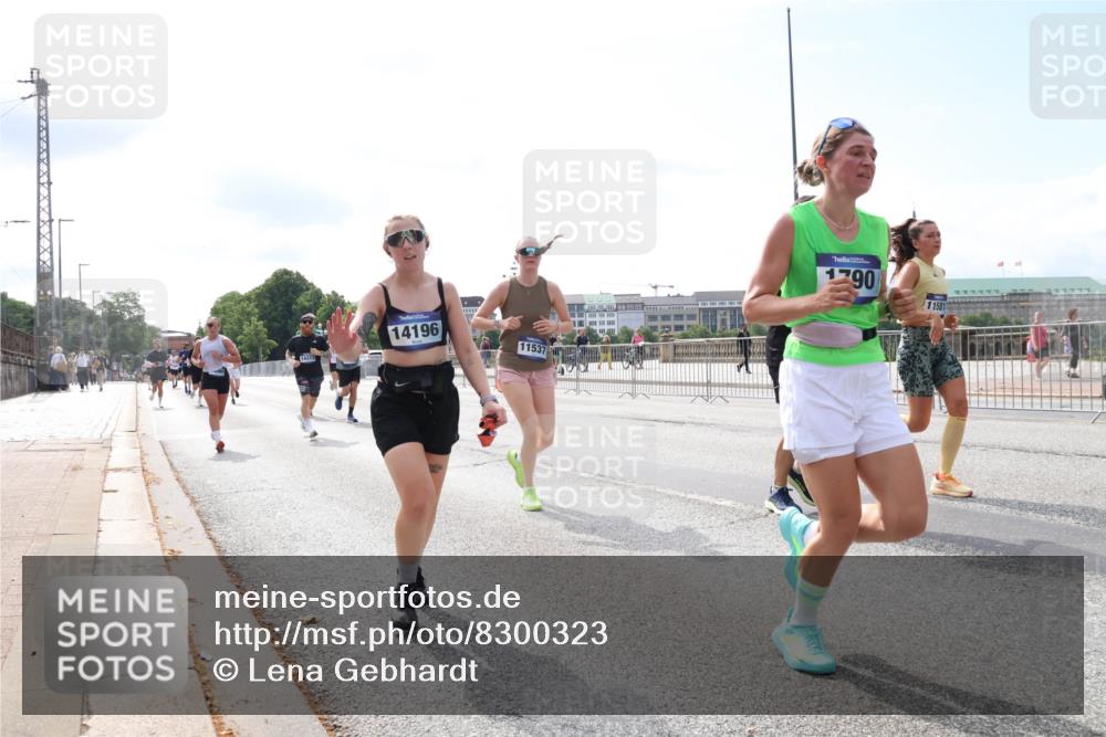 29.06.2025 - hella hamburg halbmarathon Lena Gebhardt http://msf.ph/oto/8300323 29.06.2025 10:12:09 Lombardsbrücke 1062, 1328, 1790, 1850, 1992, 2661, 3363, 3746, 4227, 4499, 5176, 5379, 5605, 6822, 6871, 6966, 7474, 7571, 9191, 9253, 9405, 9428, 9705, 10042, 10409, 10428, 10685, 11507, 11509, 11525, 11537, 11581, 11917, 12473, 13171, 13177, 13542, 13958, 14060, 14196, 14313, 14384, 14863, 14868, 15137, 15945, 16379, 16976, 17638, 17774, 18261, 18395, 18429, 18655 meine-sportfotos.de