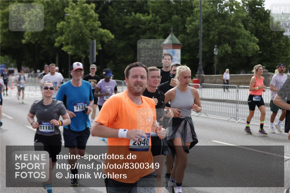 29.06.2025 - hella hamburg halbmarathon Jannik Wohlers http://msf.ph/oto/8300349 29.06.2025 10:37:10 Lombardsbrücke 1337, 2199, 2486, 2640, 2853, 3230, 3633, 5171, 5186, 5790, 5875, 6243, 6821, 6955, 7085, 7124, 7350, 7544, 7777, 8843, 9524, 10476, 10506, 10798, 10919, 11183, 11801, 11888, 12123, 12242, 12254, 12472, 12762, 12824, 12935, 14130, 14282, 14657, 16032, 16303, 16582, 16680, 16706, 16837, 17305, 17307, 17355, 17793, 17798, 17965, 18903 meine-sportfotos.de
