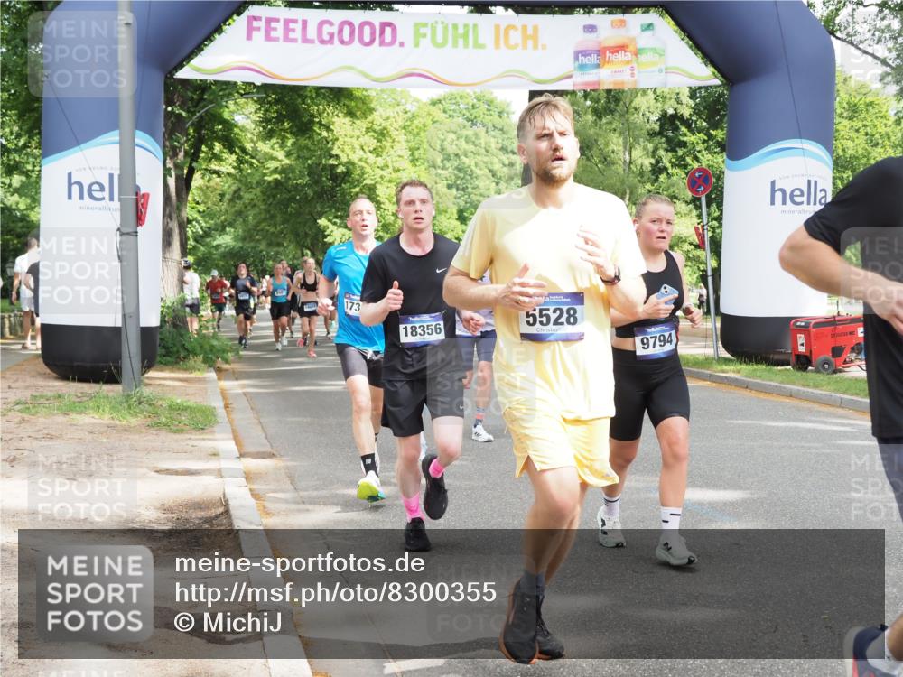 29.06.2025 - hella hamburg halbmarathon MichiJ http://msf.ph/oto/8300355 29.06.2025 10:34:38 Zwischen KM18-KM19 4497, 5528, 7335, 9794, 11077, 12171, 12269, 12706, 12724, 12891, 13303, 14062, 14541, 15825, 17008, 17353, 17865, 18356, 19127 meine-sportfotos.de