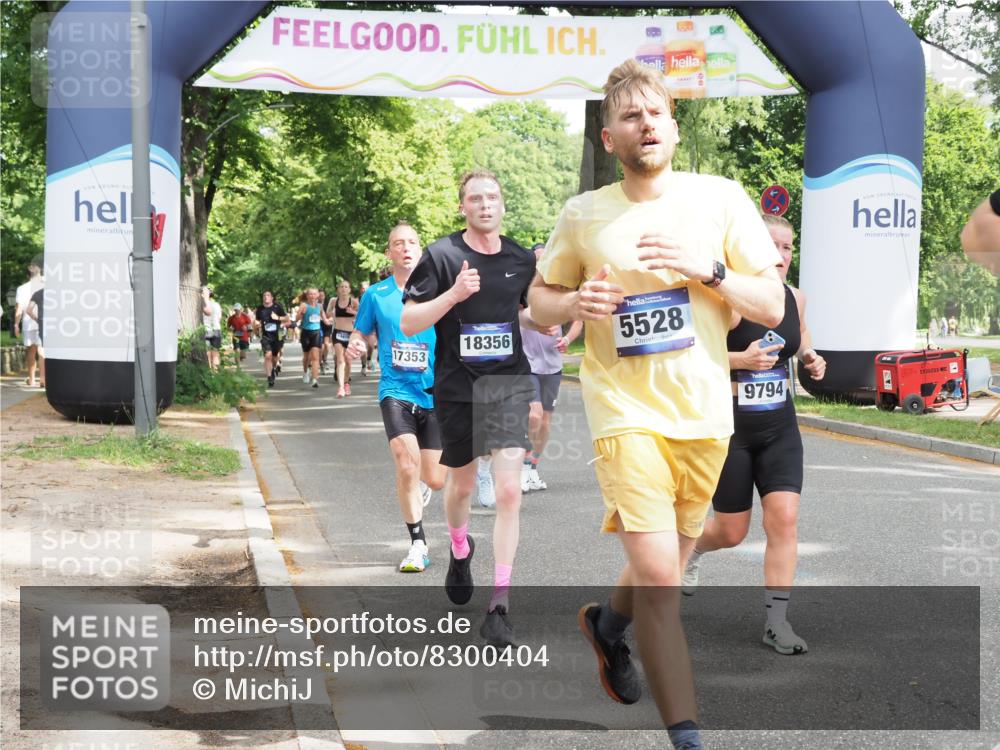 29.06.2025 - hella hamburg halbmarathon MichiJ http://msf.ph/oto/8300404 29.06.2025 10:34:38 Zwischen KM18-KM19 4497, 5528, 7335, 9794, 11077, 12171, 12269, 12706, 12724, 12891, 13303, 14062, 14541, 15825, 17008, 17353, 17865, 18356, 19127 meine-sportfotos.de