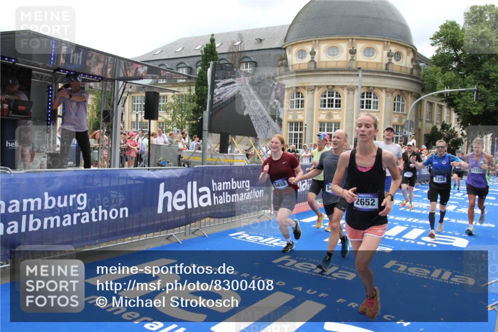 29.06.2025 - hella hamburg halbmarathon Michael Strokosch http://msf.ph/oto/8300408 29.06.2025 10:57:40 Ziel 1239, 2236, 2606, 2652, 4502, 5015, 5134, 5457, 5458, 5728, 12774, 13523, 14571, 14951, 15217, 15220, 17769, 17814, 18388 meine-sportfotos.de