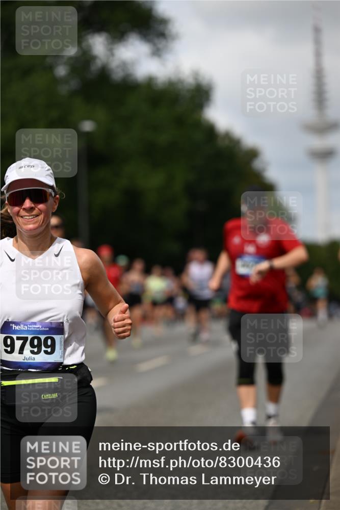 29.06.2025 - hella hamburg halbmarathon Dr. Thomas Lammeyer http://msf.ph/oto/8300436 29.06.2025 10:37:54 Kennedybrücke 1189, 1275, 1896, 2526, 2776, 3264, 3340, 3345, 3812, 3848, 4361, 4433, 4449, 4807, 4824, 4826, 5075, 5141, 5557, 5561, 5584, 5821, 5822, 5887, 6364, 6515, 6516, 6956, 7027, 7308, 7309, 7565, 7633, 7653, 7982, 8157, 8349, 8375, 8377, 8383, 8401, 8620, 9234, 9258, 9438, 9706, 9799, 9875, 9995, 10048, 10800, 11092, 11111, 11229, 11237, 11260 meine-sportfotos.de