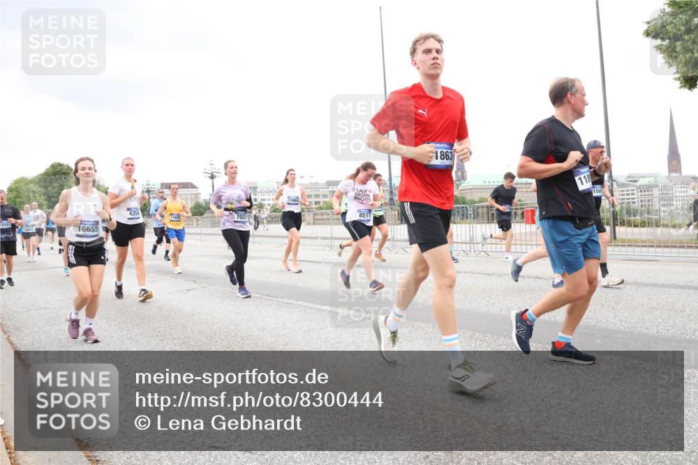 29.06.2025 - hella hamburg halbmarathon Lena Gebhardt http://msf.ph/oto/8300444 29.06.2025 10:56:22 Lombardsbrücke 1863, 1047, 1113, 1738, 1909, 2095, 2143, 2307, 2793, 2887, 2915, 2991, 3257, 3268, 3438, 3520, 3614, 3675, 3676, 3953, 3987, 4083, 4265, 4354, 4473, 4773, 4836, 5237, 5306, 5438, 5580, 5693, 5757, 5994, 6494, 6690, 6968, 7025, 7028, 7090, 7307, 7516, 7616, 7711, 8005, 8108, 8305, 8517, 8533, 8606, 8766, 8939, 8943, 9383, 9435, 9606, 9838, 9910, 9948, 9953, 10555, 10569, 10571, 10640, 10740, 10784, 10987 meine-sportfotos.de