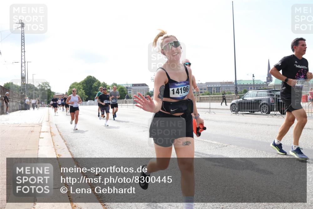 29.06.2025 - hella hamburg halbmarathon Lena Gebhardt http://msf.ph/oto/8300445 29.06.2025 10:12:09 Lombardsbrücke 1062, 1328, 1790, 1850, 1992, 2661, 3363, 3746, 4227, 4499, 5176, 5379, 5605, 6822, 6871, 6966, 7474, 7571, 9191, 9253, 9405, 9428, 9705, 10042, 10409, 10428, 10685, 11507, 11509, 11525, 11537, 11581, 11917, 12473, 13171, 13177, 13542, 13958, 14060, 14196, 14313, 14384, 14863, 14868, 15137, 15945, 16379, 16976, 17638, 17774, 18261, 18395, 18429, 18655 meine-sportfotos.de
