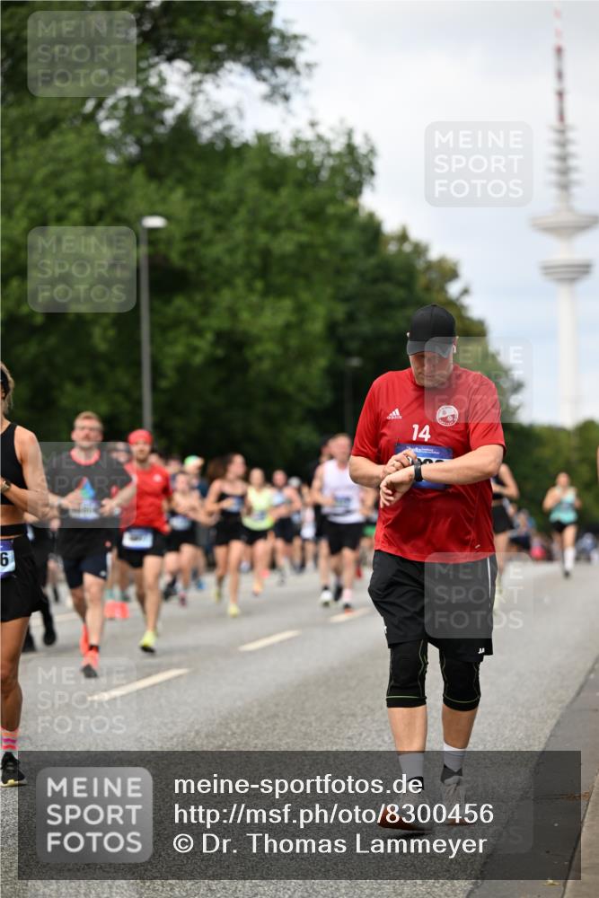 29.06.2025 - hella hamburg halbmarathon Dr. Thomas Lammeyer http://msf.ph/oto/8300456 29.06.2025 10:37:55 Kennedybrücke 1189, 1275, 1896, 2526, 2776, 3264, 3340, 3345, 3812, 3848, 4361, 4433, 4449, 4807, 4824, 4826, 5075, 5141, 5557, 5561, 5584, 5821, 5822, 5887, 6364, 6515, 6516, 6956, 7027, 7308, 7309, 7565, 7633, 7653, 7982, 8157, 8349, 8375, 8377, 8383, 8401, 8620, 9234, 9258, 9438, 9706, 9799, 9875, 9995, 10048, 10800, 11092, 11111, 11229, 11237, 11260 meine-sportfotos.de