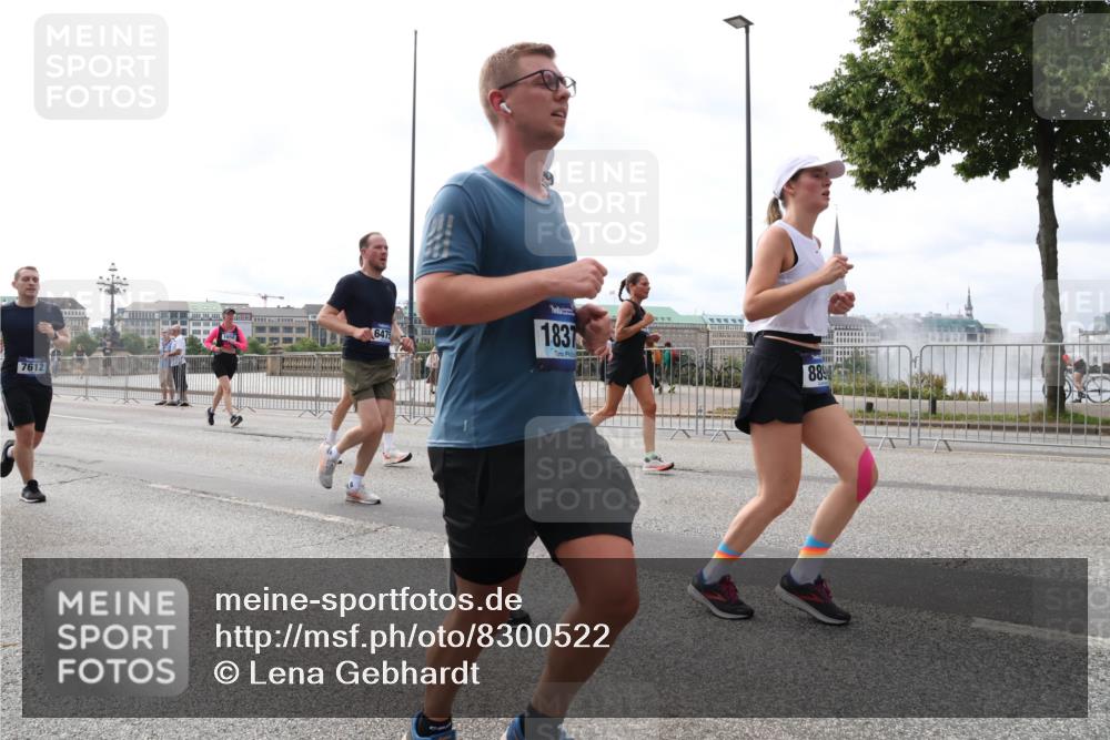 29.06.2025 - hella hamburg halbmarathon Lena Gebhardt http://msf.ph/oto/8300522 29.06.2025 10:21:48 Lombardsbrücke 7612, 6475, 1837, 889, 1072, 1158, 1191, 1250, 1294, 1401, 1668, 1958, 1963, 2172, 2271, 2315, 2353, 2529, 2635, 2744, 2815, 3122, 3606, 3768, 3770, 3817, 3825, 3826, 3995, 4046, 4289, 4375, 4376, 4697, 4786, 5122, 5373, 5395, 5412, 5493, 5641, 5759, 5957, 6086, 6103, 6475, 6676, 6805, 6844, 6881, 7075, 7162, 7375, 7522, 7553, 7612, 7672, 7781, 8095, 8286, 8431, 8715, 8860, 8896, 8959, 9002, 9062, 9100, 9369, 9483, 9499, 9532, 9624, 10374, 10874 meine-sportfotos.de