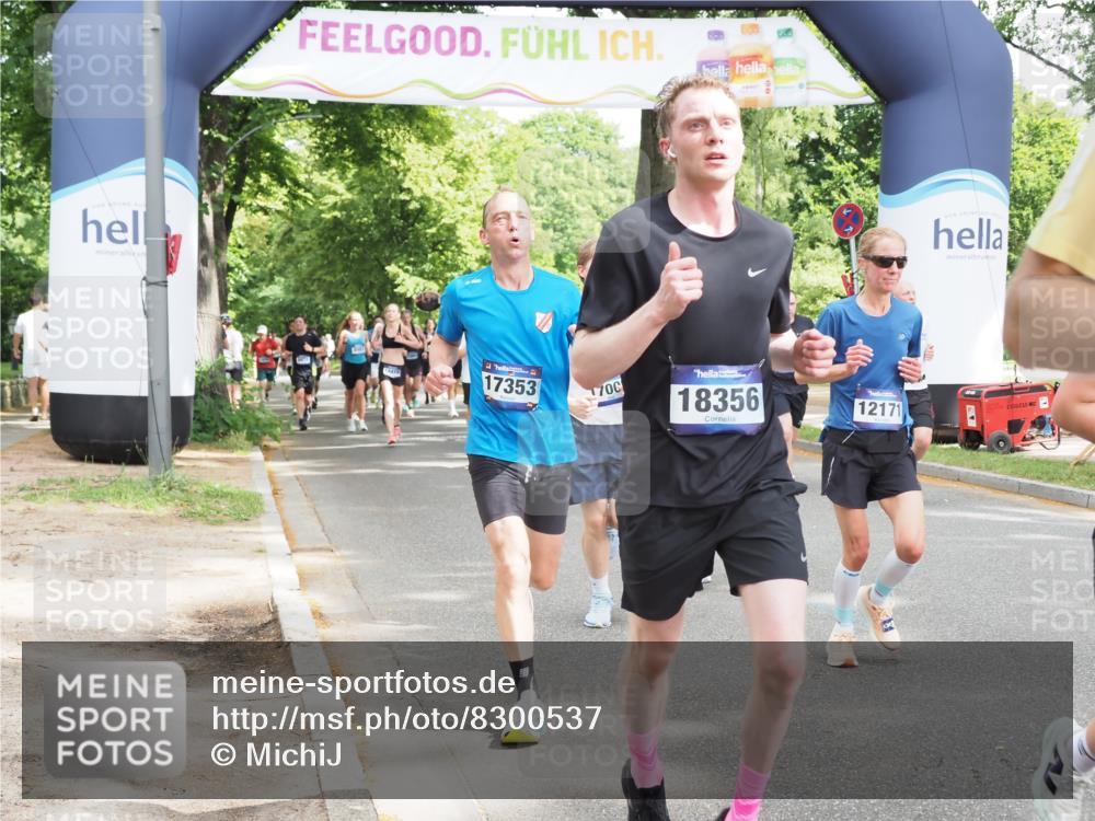 29.06.2025 - hella hamburg halbmarathon MichiJ http://msf.ph/oto/8300537 29.06.2025 10:34:39 Zwischen KM18-KM19 4497, 5528, 5889, 7335, 8142, 9794, 11077, 11858, 12171, 12269, 12706, 12724, 12891, 13303, 14541, 15157, 15825, 17008, 17353, 17461, 17865, 18356, 19127 meine-sportfotos.de