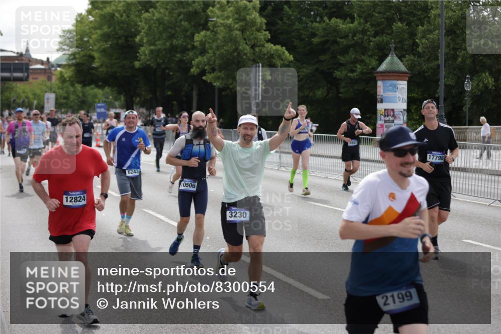 29.06.2025 - hella hamburg halbmarathon Jannik Wohlers http://msf.ph/oto/8300554 29.06.2025 10:37:14 Lombardsbrücke 1475, 2199, 2640, 2853, 3230, 3633, 5171, 5186, 5522, 5875, 6243, 6821, 6955, 7124, 7321, 7350, 7777, 9247, 9288, 9895, 10159, 10476, 10506, 10919, 11183, 11801, 11882, 11888, 12123, 12242, 12254, 12472, 12824, 14130, 14657, 16032, 16582, 16680, 16706, 16837, 17355, 17793, 17798, 18317, 18319, 18903 meine-sportfotos.de