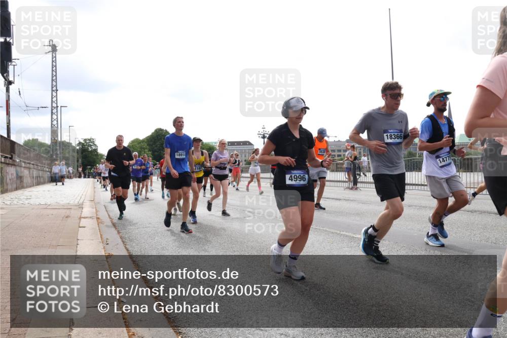 29.06.2025 - hella hamburg halbmarathon Lena Gebhardt http://msf.ph/oto/8300573 29.06.2025 10:37:04 Lombardsbrücke 18918, 4996, 553, 18366, 131, 14779, 1022, 1118, 1253, 1276, 1339, 1488, 1490, 1597, 1819, 1948, 1952, 1954, 2016, 2031, 2072, 2104, 2272, 2480, 2552, 2588, 3127, 3165, 3714, 3873, 3895, 4084, 4097, 4347, 4618, 4733, 4762, 4996, 5146, 5224, 5538, 5560, 5640, 5786, 5789, 5940, 6156, 6172, 6359, 6584, 6804, 7202, 7235, 7707, 7773, 7823, 8007, 8257, 8258, 8315, 8499, 8758, 8811, 8936, 8937, 9054, 9055, 9295, 9500, 9694, 13265, 15077, 17156, 18152, 18488 meine-sportfotos.de