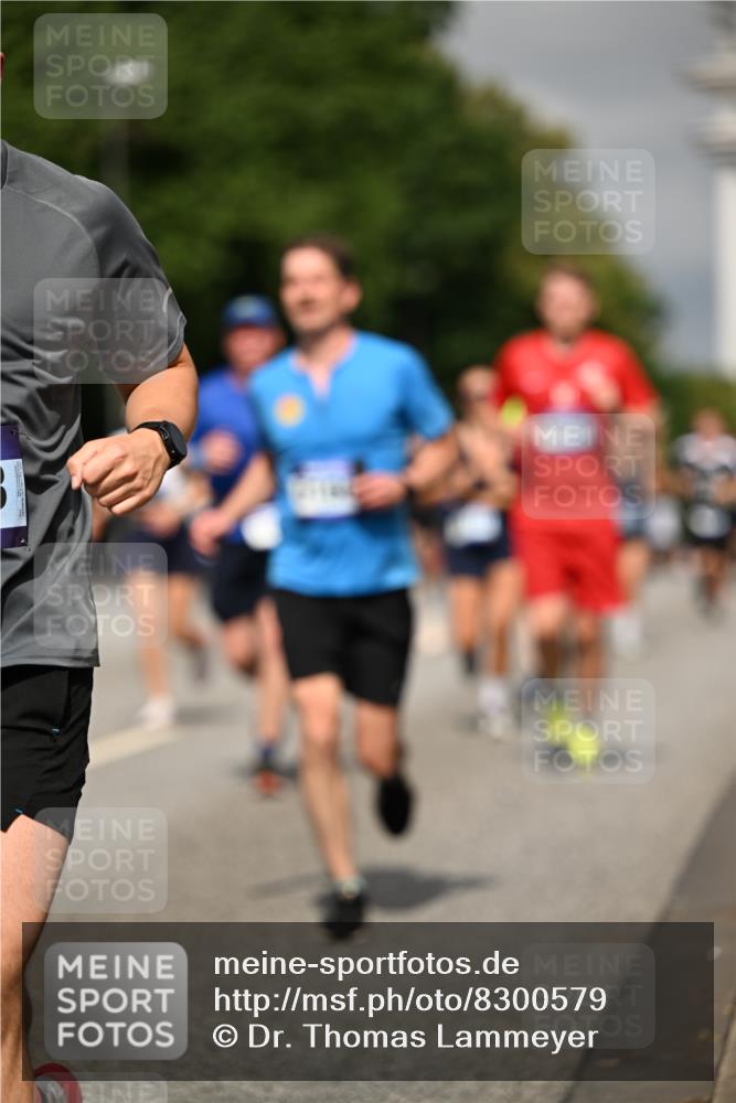 29.06.2025 - hella hamburg halbmarathon Dr. Thomas Lammeyer http://msf.ph/oto/8300579 29.06.2025 10:16:22 Kennedybrücke 1249, 1610, 1785, 1850, 1851, 2963, 2964, 3182, 3248, 3262, 3363, 4453, 5150, 5166, 5176, 6822, 6871, 7014, 7907, 8206, 8207, 8917, 8971, 9253, 9428, 10067, 10402, 10685, 11025 meine-sportfotos.de