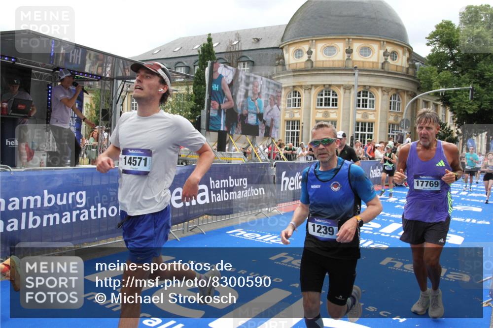 29.06.2025 - hella hamburg halbmarathon Michael Strokosch http://msf.ph/oto/8300590 29.06.2025 10:57:42 Ziel 1239, 1715, 1719, 2606, 2652, 5457, 5458, 10133, 12774, 13523, 14571, 14951, 15217, 15220, 17455, 17769, 17814, 18388, 18985 meine-sportfotos.de