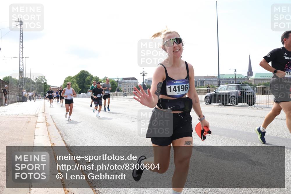 29.06.2025 - hella hamburg halbmarathon Lena Gebhardt http://msf.ph/oto/8300604 29.06.2025 10:12:09 Lombardsbrücke 1062, 1328, 1790, 1850, 1992, 2661, 3363, 3746, 4227, 4499, 5176, 5379, 5605, 6822, 6871, 6966, 7474, 7571, 9191, 9253, 9405, 9428, 9705, 10042, 10409, 10428, 10685, 11507, 11509, 11525, 11537, 11581, 11917, 12473, 13171, 13177, 13542, 13958, 14060, 14196, 14313, 14384, 14863, 14868, 15137, 15945, 16379, 16976, 17638, 17774, 18261, 18395, 18429, 18655 meine-sportfotos.de