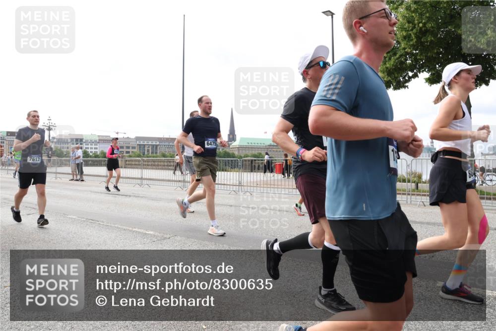 29.06.2025 - hella hamburg halbmarathon Lena Gebhardt http://msf.ph/oto/8300635 29.06.2025 10:21:48 Lombardsbrücke 7612, 6475, 1072, 1158, 1191, 1250, 1294, 1401, 1668, 1958, 1963, 2172, 2271, 2315, 2353, 2529, 2635, 2744, 2815, 3122, 3606, 3768, 3770, 3817, 3825, 3826, 3995, 4046, 4289, 4375, 4376, 4697, 4786, 5122, 5373, 5395, 5412, 5493, 5641, 5759, 5957, 6086, 6103, 6475, 6676, 6805, 6844, 6881, 7075, 7162, 7375, 7522, 7553, 7612, 7672, 7781, 8095, 8286, 8431, 8715, 8860, 8896, 8959, 9002, 9062, 9100, 9369, 9483, 9499, 9532, 9624, 10374, 10874 meine-sportfotos.de