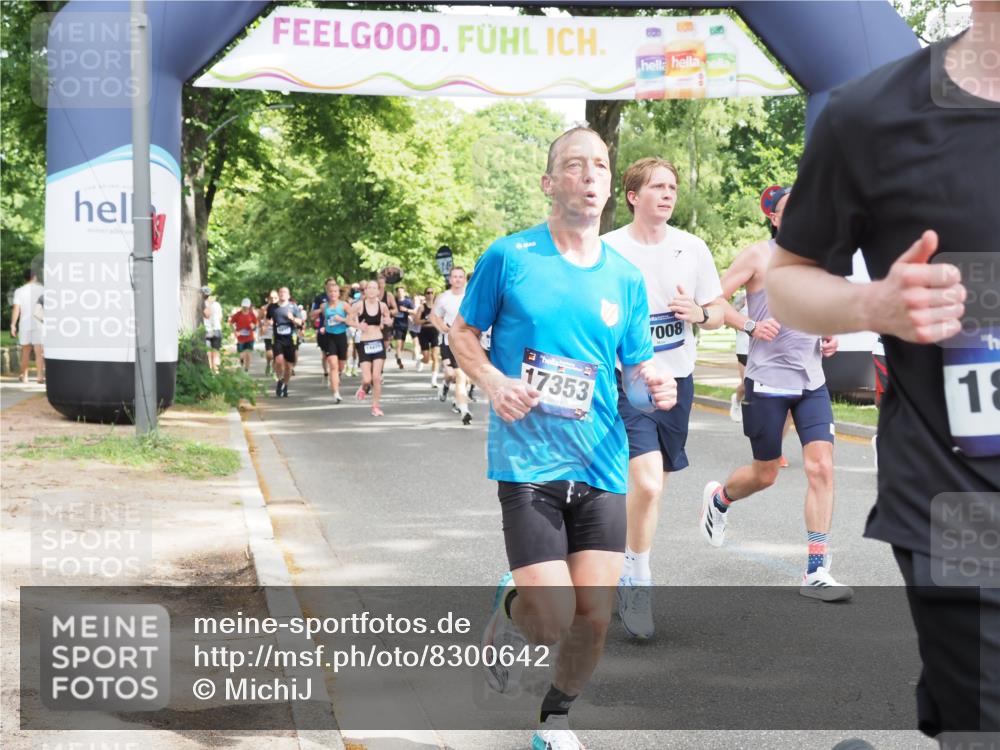 29.06.2025 - hella hamburg halbmarathon MichiJ http://msf.ph/oto/8300642 29.06.2025 10:34:39 Zwischen KM18-KM19 4497, 5528, 5889, 7335, 8142, 9794, 11077, 11858, 12171, 12269, 12706, 12724, 12891, 13303, 14541, 15157, 15825, 17008, 17353, 17461, 17865, 18356, 19127 meine-sportfotos.de