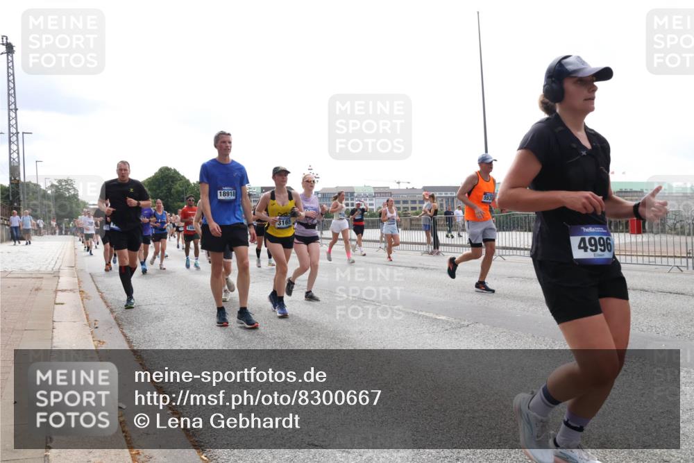 29.06.2025 - hella hamburg halbmarathon Lena Gebhardt http://msf.ph/oto/8300667 29.06.2025 10:37:05 Lombardsbrücke 18918, 3165, 553, 4996, 1022, 1118, 1253, 1276, 1337, 1339, 1488, 1490, 1597, 1819, 1948, 1952, 1954, 2016, 2031, 2072, 2104, 2272, 2480, 2486, 2552, 2588, 3127, 3165, 3714, 3873, 3895, 4084, 4097, 4347, 4618, 4733, 4762, 4996, 5146, 5224, 5538, 5560, 5640, 5786, 5789, 5940, 6156, 6172, 6359, 6584, 6804, 7202, 7235, 7707, 7773, 7823, 8007, 8257, 8258, 8315, 8499, 8758, 8811, 8936, 8937, 9054, 9055, 9295, 9500, 9694, 13265, 15077, 17156, 18488 meine-sportfotos.de