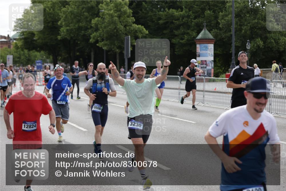 29.06.2025 - hella hamburg halbmarathon Jannik Wohlers http://msf.ph/oto/8300678 29.06.2025 10:37:14 Lombardsbrücke 1475, 2199, 2640, 2853, 3230, 3633, 5171, 5186, 5522, 5875, 6243, 6821, 6955, 7124, 7321, 7350, 7777, 9247, 9288, 9895, 10159, 10476, 10506, 10919, 11183, 11801, 11882, 11888, 12123, 12242, 12254, 12472, 12824, 14130, 14657, 16032, 16582, 16680, 16706, 16837, 17355, 17793, 17798, 18317, 18319, 18903 meine-sportfotos.de
