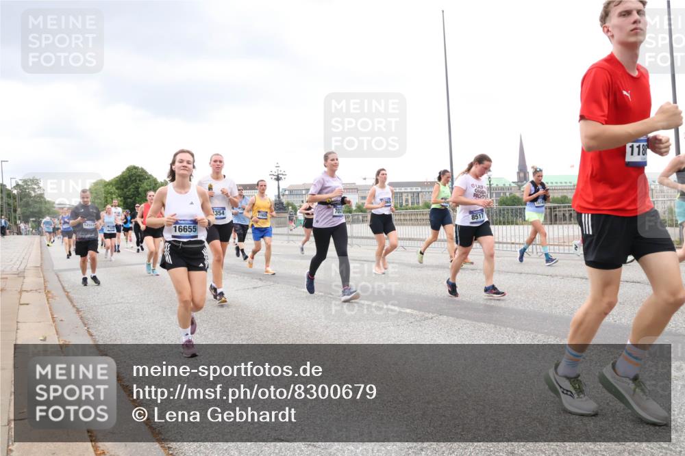 29.06.2025 - hella hamburg halbmarathon Lena Gebhardt http://msf.ph/oto/8300679 29.06.2025 10:56:22 Lombardsbrücke 12551, 16655, 354, 8517, 118, 1047, 1113, 1738, 1909, 2095, 2143, 2307, 2793, 2887, 2915, 2991, 3257, 3268, 3438, 3520, 3614, 3675, 3676, 3953, 3987, 4083, 4265, 4354, 4473, 4773, 4836, 5237, 5306, 5438, 5580, 5693, 5757, 5994, 6494, 6690, 6968, 7025, 7028, 7090, 7307, 7516, 7616, 7711, 8005, 8108, 8305, 8517, 8533, 8606, 8766, 8939, 8943, 9383, 9435, 9606, 9838, 9910, 9948, 9953, 10555, 10569, 10571, 10640, 10740, 10784, 10987 meine-sportfotos.de