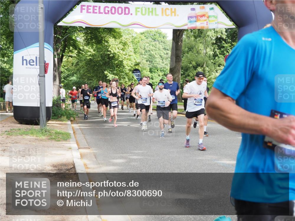 29.06.2025 - hella hamburg halbmarathon MichiJ http://msf.ph/oto/8300690 29.06.2025 10:34:40 Zwischen KM18-KM19 4497, 5528, 5889, 6691, 7335, 8142, 8981, 9794, 11077, 11858, 12171, 12269, 12706, 12891, 13303, 13698, 14045, 14541, 15157, 15451, 15825, 17008, 17353, 17461, 17865, 18356 meine-sportfotos.de