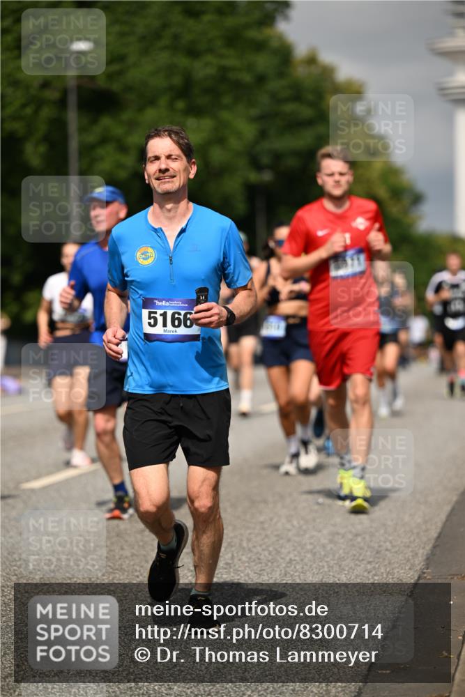 29.06.2025 - hella hamburg halbmarathon Dr. Thomas Lammeyer http://msf.ph/oto/8300714 29.06.2025 10:16:22 Kennedybrücke 1249, 1610, 1785, 1850, 1851, 2963, 2964, 3182, 3248, 3262, 3363, 4453, 5150, 5166, 5176, 6822, 6871, 7014, 7907, 8206, 8207, 8917, 8971, 9253, 9428, 10067, 10402, 10685, 11025 meine-sportfotos.de
