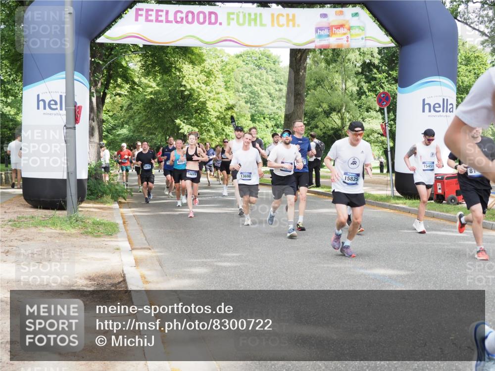 29.06.2025 - hella hamburg halbmarathon MichiJ http://msf.ph/oto/8300722 29.06.2025 10:34:40 Zwischen KM18-KM19 4497, 5528, 5889, 6691, 7335, 8142, 8981, 9794, 11077, 11858, 12171, 12269, 12706, 12891, 13303, 13698, 14045, 14541, 15157, 15451, 15825, 17008, 17353, 17461, 17865, 18356 meine-sportfotos.de