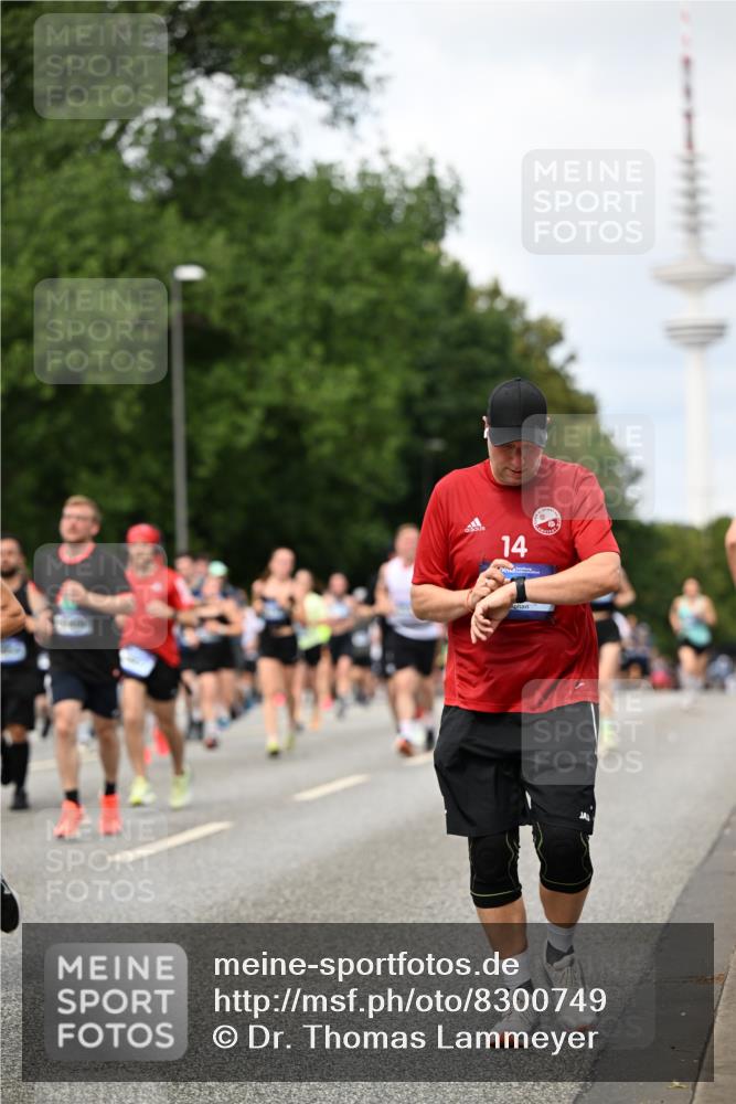 29.06.2025 - hella hamburg halbmarathon Dr. Thomas Lammeyer http://msf.ph/oto/8300749 29.06.2025 10:37:55 Kennedybrücke 1189, 1275, 1896, 2526, 2776, 3264, 3340, 3345, 3812, 3848, 4361, 4433, 4449, 4807, 4824, 4826, 5075, 5141, 5557, 5561, 5584, 5821, 5822, 5887, 6364, 6515, 6516, 6956, 7027, 7308, 7309, 7565, 7633, 7653, 7982, 8157, 8349, 8375, 8377, 8383, 8401, 8620, 9234, 9258, 9438, 9706, 9799, 9875, 9995, 10048, 10800, 11092, 11111, 11229, 11237, 11260 meine-sportfotos.de