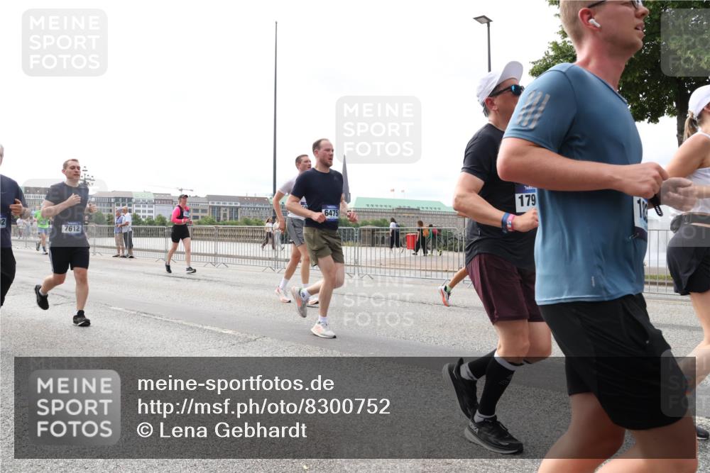 29.06.2025 - hella hamburg halbmarathon Lena Gebhardt http://msf.ph/oto/8300752 29.06.2025 10:21:48 Lombardsbrücke 2, 7612, 6475, 179, 1072, 1158, 1191, 1250, 1294, 1401, 1668, 1958, 1963, 2172, 2271, 2315, 2353, 2529, 2635, 2744, 2815, 3122, 3606, 3768, 3770, 3817, 3825, 3826, 3995, 4046, 4289, 4375, 4376, 4697, 4786, 5122, 5373, 5395, 5412, 5493, 5641, 5759, 5957, 6086, 6103, 6475, 6676, 6805, 6844, 6881, 7075, 7162, 7375, 7522, 7553, 7612, 7672, 7781, 8095, 8286, 8431, 8715, 8860, 8896, 8959, 9002, 9062, 9100, 9369, 9483, 9499, 9532, 9624, 10374, 10874 meine-sportfotos.de
