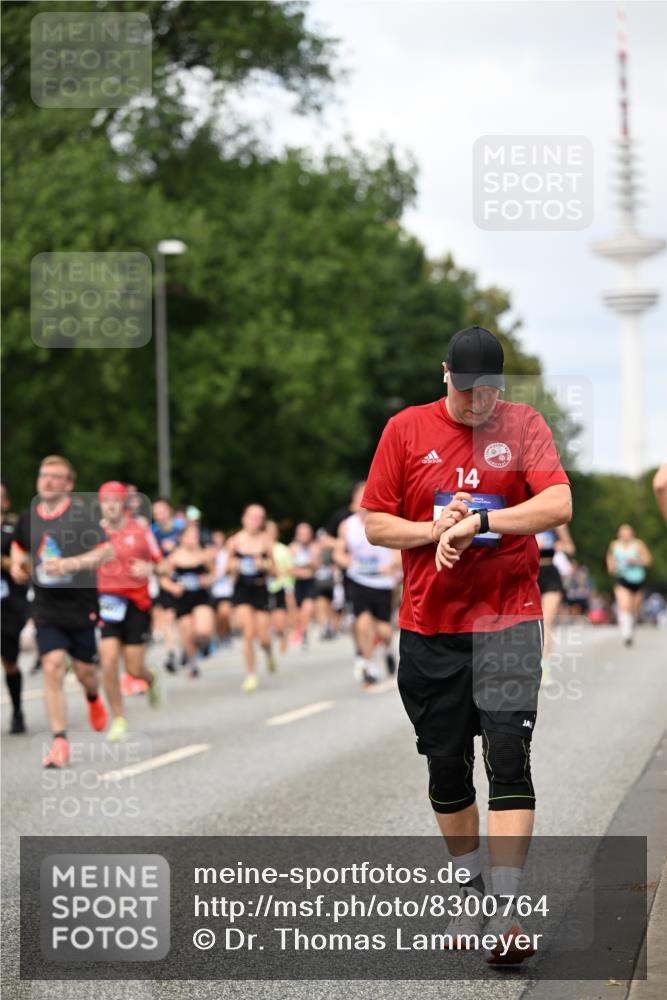 29.06.2025 - hella hamburg halbmarathon Dr. Thomas Lammeyer http://msf.ph/oto/8300764 29.06.2025 10:37:55 Kennedybrücke 1189, 1275, 1896, 2526, 2776, 3264, 3340, 3345, 3812, 3848, 4361, 4433, 4449, 4807, 4824, 4826, 5075, 5141, 5557, 5561, 5584, 5821, 5822, 5887, 6364, 6515, 6516, 6956, 7027, 7308, 7309, 7565, 7633, 7653, 7982, 8157, 8349, 8375, 8377, 8383, 8401, 8620, 9234, 9258, 9438, 9706, 9799, 9875, 9995, 10048, 10800, 11092, 11111, 11229, 11237, 11260 meine-sportfotos.de