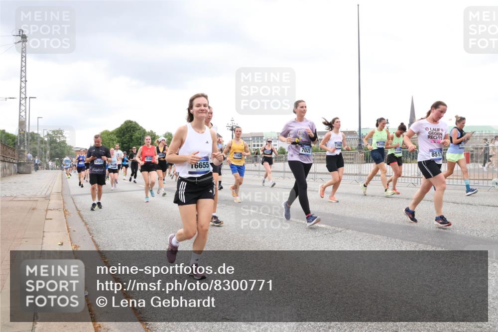 29.06.2025 - hella hamburg halbmarathon Lena Gebhardt http://msf.ph/oto/8300771 29.06.2025 10:56:23 Lombardsbrücke 1544, 12551, 16655, 11628, 13405, 7025, 8517, 1047, 1113, 1738, 1909, 2095, 2143, 2307, 2793, 2887, 2915, 2991, 3257, 3268, 3438, 3520, 3614, 3675, 3676, 3953, 3987, 4083, 4354, 4473, 4773, 4836, 5237, 5306, 5438, 5580, 5693, 5757, 5911, 5994, 6494, 6690, 6968, 7025, 7028, 7090, 7307, 7516, 7616, 7711, 8005, 8108, 8305, 8517, 8606, 8766, 8939, 8943, 9383, 9435, 9606, 9838, 9910, 9948, 9953, 10555, 10569, 10571, 10640, 10740, 10784, 10987 meine-sportfotos.de