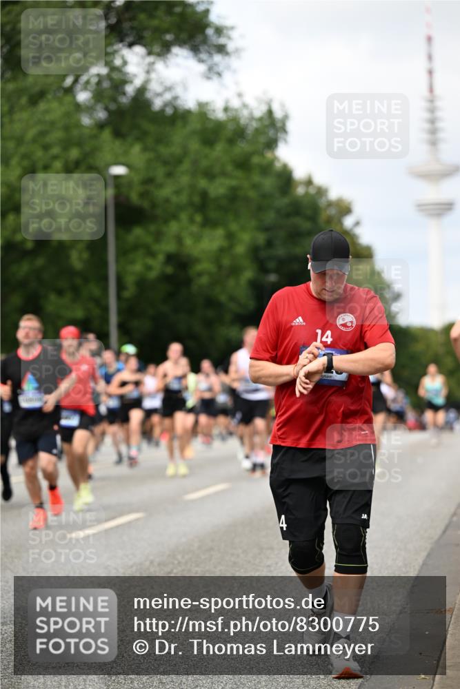 29.06.2025 - hella hamburg halbmarathon Dr. Thomas Lammeyer http://msf.ph/oto/8300775 29.06.2025 10:37:55 Kennedybrücke 1189, 1275, 1896, 2526, 2776, 3264, 3340, 3345, 3812, 3848, 4361, 4433, 4449, 4807, 4824, 4826, 5075, 5141, 5557, 5561, 5584, 5821, 5822, 5887, 6364, 6515, 6516, 6956, 7027, 7308, 7309, 7565, 7633, 7653, 7982, 8157, 8349, 8375, 8377, 8383, 8401, 8620, 9234, 9258, 9438, 9706, 9799, 9875, 9995, 10048, 10800, 11092, 11111, 11229, 11237, 11260 meine-sportfotos.de
