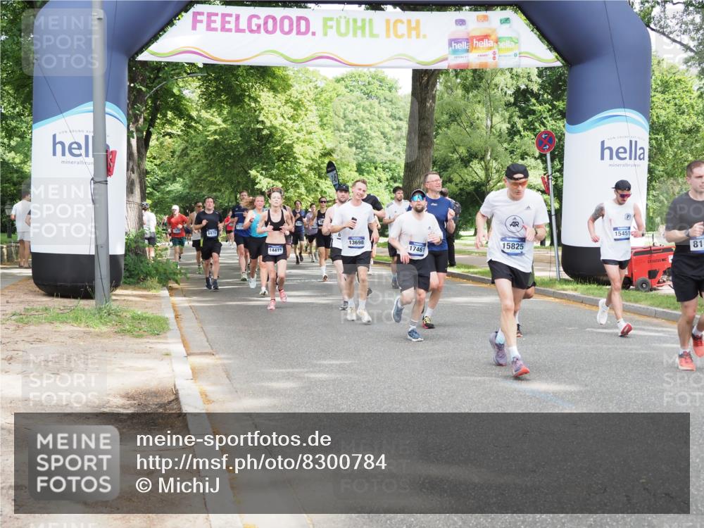 29.06.2025 - hella hamburg halbmarathon MichiJ http://msf.ph/oto/8300784 29.06.2025 10:34:40 Zwischen KM18-KM19 4497, 5528, 5889, 6691, 7335, 8142, 8981, 9794, 11077, 11858, 12171, 12269, 12706, 12891, 13303, 13698, 14045, 14541, 15157, 15451, 15825, 17008, 17353, 17461, 17865, 18356 meine-sportfotos.de