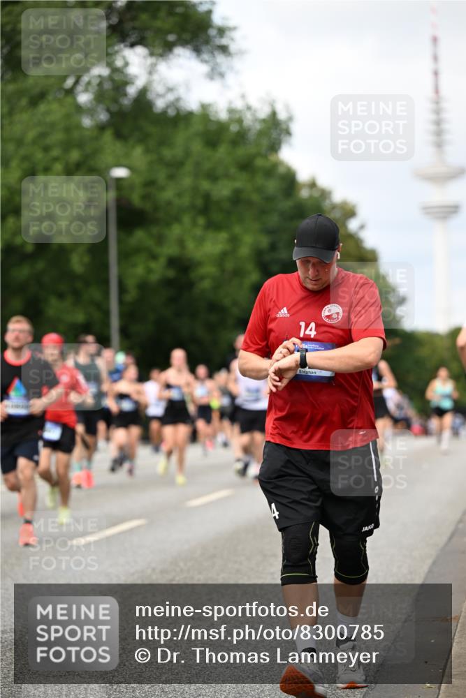 29.06.2025 - hella hamburg halbmarathon Dr. Thomas Lammeyer http://msf.ph/oto/8300785 29.06.2025 10:37:55 Kennedybrücke 1189, 1275, 1896, 2526, 2776, 3264, 3340, 3345, 3812, 3848, 4361, 4433, 4449, 4807, 4824, 4826, 5075, 5141, 5557, 5561, 5584, 5821, 5822, 5887, 6364, 6515, 6516, 6956, 7027, 7308, 7309, 7565, 7633, 7653, 7982, 8157, 8349, 8375, 8377, 8383, 8401, 8620, 9234, 9258, 9438, 9706, 9799, 9875, 9995, 10048, 10800, 11092, 11111, 11229, 11237, 11260 meine-sportfotos.de