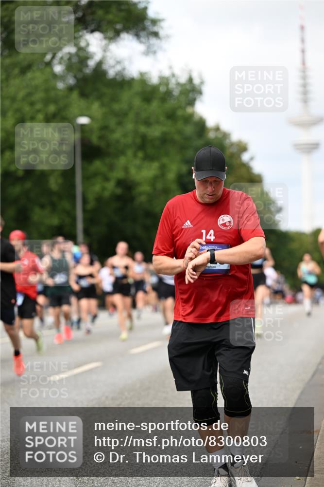 29.06.2025 - hella hamburg halbmarathon Dr. Thomas Lammeyer http://msf.ph/oto/8300803 29.06.2025 10:37:56 Kennedybrücke 1189, 1275, 1896, 2526, 2776, 3264, 3340, 3345, 3812, 3848, 4361, 4433, 4449, 4807, 4824, 4826, 5075, 5141, 5557, 5561, 5584, 5821, 5822, 5887, 6364, 6515, 6516, 6956, 7027, 7309, 7565, 7633, 7653, 7982, 8157, 8277, 8349, 8375, 8377, 8383, 8401, 8620, 9234, 9258, 9438, 9706, 9799, 9875, 9995, 10048, 10800, 11092, 11111, 11229, 11237, 11260 meine-sportfotos.de