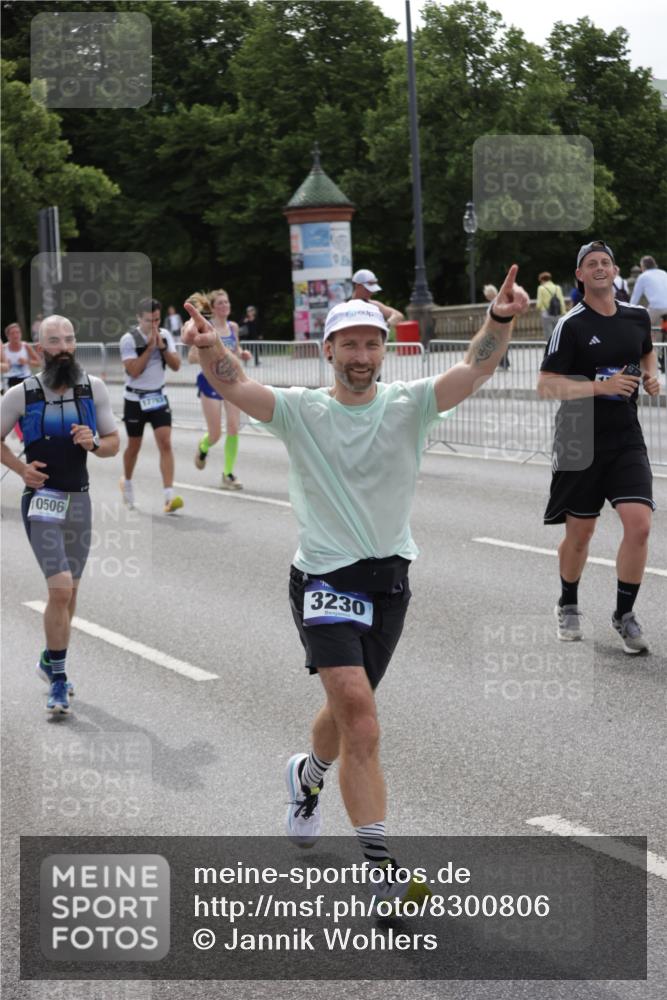 29.06.2025 - hella hamburg halbmarathon Jannik Wohlers http://msf.ph/oto/8300806 29.06.2025 10:37:15 Lombardsbrücke 1475, 2199, 2640, 2853, 3230, 3633, 5171, 5186, 5522, 5875, 6243, 6821, 6955, 7124, 7321, 7350, 7777, 9247, 9288, 9895, 10159, 10476, 10506, 10919, 11183, 11801, 11882, 11888, 12123, 12242, 12254, 12472, 12824, 13650, 14130, 14657, 16032, 16582, 16680, 16706, 16837, 17355, 17793, 17798, 18317, 18319, 18903 meine-sportfotos.de