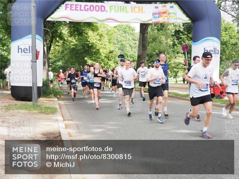 29.06.2025 - hella hamburg halbmarathon MichiJ http://msf.ph/oto/8300815 29.06.2025 10:34:41 Zwischen KM18-KM19 3087, 4497, 5528, 5889, 6691, 7335, 8142, 8981, 9794, 11077, 11858, 12171, 12269, 12891, 13303, 13698, 14045, 14541, 15157, 15451, 15825, 17008, 17353, 17461, 17865, 18356 meine-sportfotos.de