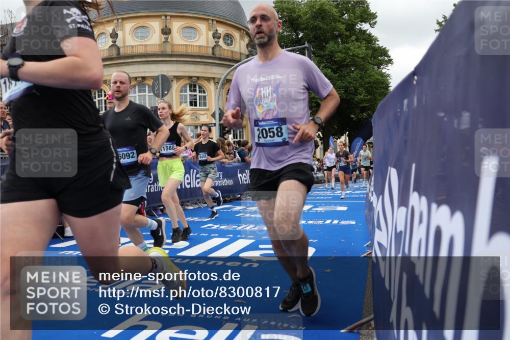 29.06.2025 - hella hamburg halbmarathon Strokosch-Dieckow http://msf.ph/oto/8300817 29.06.2025 10:53:43 Ziel 1422, 1502, 2058, 2082, 2518, 2630, 3819, 5399, 5607, 6260, 6762, 6877, 7177, 8285, 8335, 9922, 10529, 10549, 10891, 10895, 11588, 11589, 11604, 12632, 13865, 14026, 14702, 14818, 15061, 15441, 15502, 16092, 17482, 17740, 18143, 18249, 18487, 18514, 18666, 18715, 18759 meine-sportfotos.de