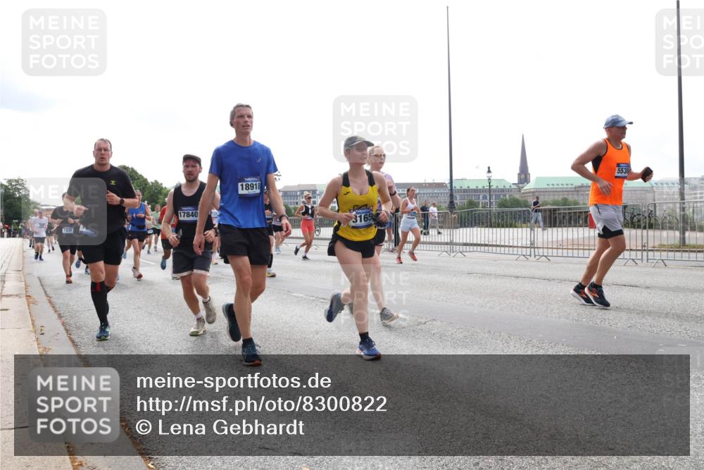 29.06.2025 - hella hamburg halbmarathon Lena Gebhardt http://msf.ph/oto/8300822 29.06.2025 10:37:06 Lombardsbrücke 1339, 17840, 18918, 3165, 5538, 1022, 1118, 1253, 1276, 1337, 1339, 1488, 1490, 1597, 1819, 1948, 1952, 1954, 2016, 2031, 2072, 2104, 2272, 2480, 2486, 2552, 2588, 3127, 3165, 3714, 3873, 3895, 4084, 4097, 4347, 4618, 4733, 4762, 4996, 5146, 5224, 5538, 5560, 5640, 5786, 5789, 5940, 6156, 6172, 6359, 6584, 6804, 7085, 7202, 7235, 7707, 7773, 7823, 8007, 8257, 8258, 8315, 8499, 8758, 8811, 8936, 8937, 9054, 9055, 9295, 9500, 9694, 13265, 15077, 18488 meine-sportfotos.de