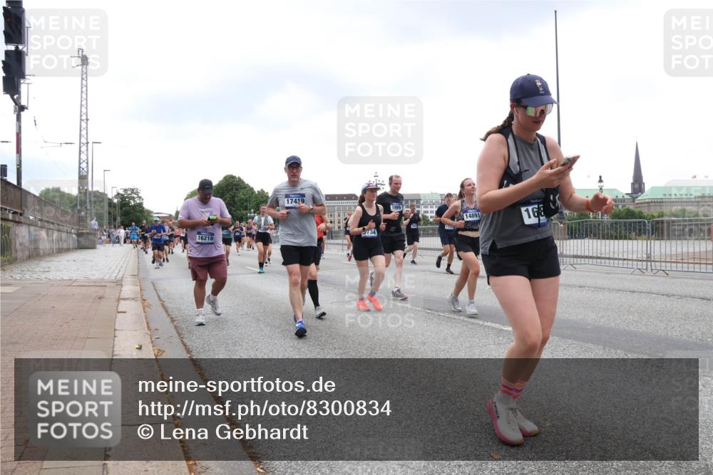 29.06.2025 - hella hamburg halbmarathon Lena Gebhardt http://msf.ph/oto/8300834 29.06.2025 10:46:53 Lombardsbrücke 1073, 1185, 1286, 1363, 1371, 1375, 1593, 1607, 1608, 1720, 1837, 1961, 1999, 2162, 2211, 2320, 2327, 2537, 2555, 2556, 2665, 2697, 2981, 3277, 3406, 3407, 3469, 3734, 3823, 4202, 4239, 4296, 4342, 4355, 4448, 4483, 4604, 5111, 5114, 5700, 5796, 5953, 6124, 6161, 6485, 6496, 6740, 7073, 7303, 7412, 7767, 7827, 8477, 8486, 8551, 8553, 8684, 8706, 8967, 9691, 10230, 13969, 14261, 15852, 16882, 16987 meine-sportfotos.de