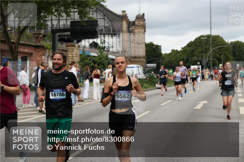 29.06.2025 - hella hamburg halbmarathon Yannick Fuchs http://msf.ph/oto/8300866 29.06.2025 10:49:50 20KM 1130, 1180, 1193, 2982, 3042, 3048, 3058, 3668, 4951, 5287, 5465, 5672, 6569, 6591, 6924, 7594, 7742, 8255, 8311, 8639, 8863, 9361, 9562, 11039, 11309, 11638, 12196, 12515, 13474, 14363, 14365, 14461, 15184, 15818, 15884, 16176, 16375, 16401, 16434, 16521, 16625, 16786, 17259, 17615, 17640, 17642, 17734, 18064, 18125, 18212, 18325, 18340, 18495, 18634, 18741, 18746, 18835, 19120, 19152 meine-sportfotos.de