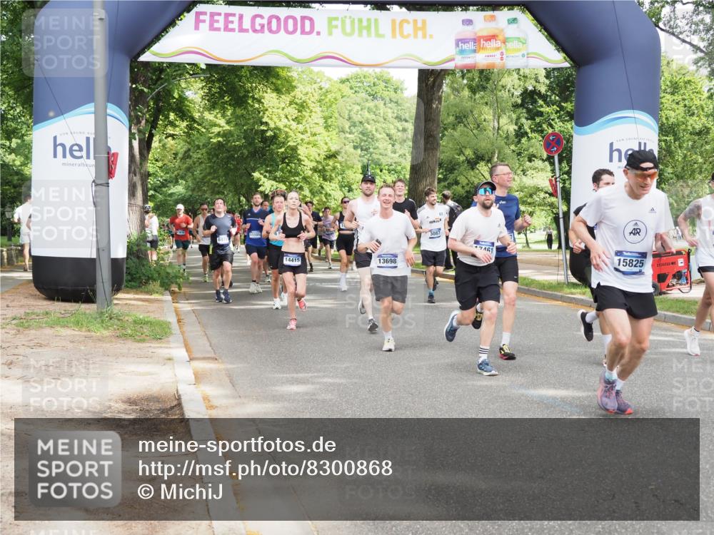 29.06.2025 - hella hamburg halbmarathon MichiJ http://msf.ph/oto/8300868 29.06.2025 10:34:41 Zwischen KM18-KM19 3087, 4497, 5528, 5889, 6691, 7335, 8142, 8981, 9794, 11077, 11858, 12171, 12269, 12891, 13303, 13698, 14045, 14541, 15157, 15451, 15825, 17008, 17353, 17461, 17865, 18356 meine-sportfotos.de