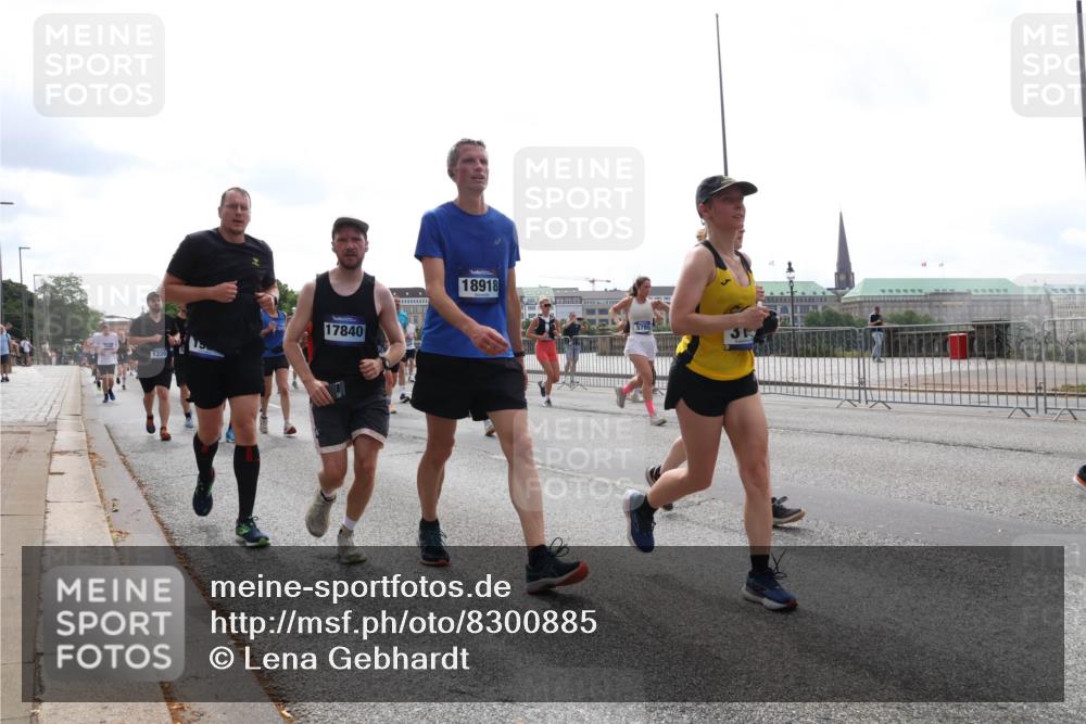 29.06.2025 - hella hamburg halbmarathon Lena Gebhardt http://msf.ph/oto/8300885 29.06.2025 10:37:06 Lombardsbrücke 1339, 17840, 18918, 5786, 1022, 1118, 1253, 1276, 1337, 1339, 1488, 1490, 1597, 1819, 1948, 1952, 1954, 2016, 2031, 2072, 2104, 2272, 2480, 2486, 2552, 2588, 3127, 3165, 3714, 3873, 3895, 4084, 4097, 4347, 4618, 4733, 4762, 4996, 5146, 5224, 5538, 5560, 5640, 5786, 5789, 5940, 6156, 6172, 6359, 6584, 6804, 7085, 7202, 7235, 7707, 7773, 7823, 8007, 8257, 8258, 8315, 8499, 8758, 8811, 8936, 8937, 9054, 9055, 9295, 9500, 9694, 13265, 15077, 18488 meine-sportfotos.de