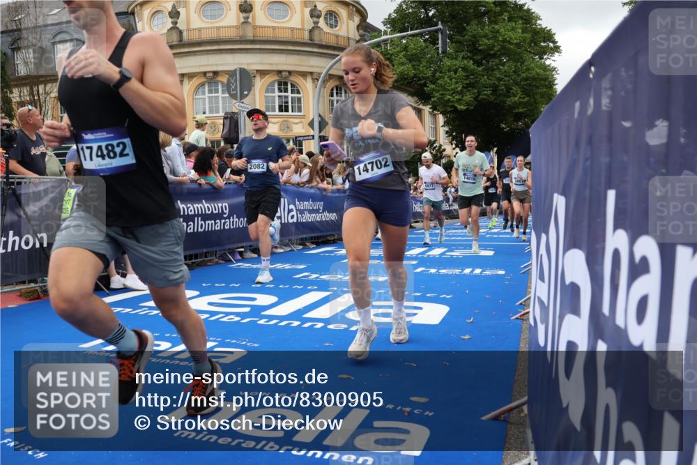 29.06.2025 - hella hamburg halbmarathon Strokosch-Dieckow http://msf.ph/oto/8300905 29.06.2025 10:53:45 Ziel 1422, 1706, 1870, 2058, 2082, 2518, 5399, 5607, 6260, 6877, 7177, 8285, 8335, 9922, 10529, 10891, 10895, 11588, 11589, 11604, 12413, 13865, 14026, 14702, 14818, 15061, 15441, 15502, 16092, 16538, 17482, 17740, 18143, 18249, 18418, 18487, 18514, 18759, 18915, 19177 meine-sportfotos.de