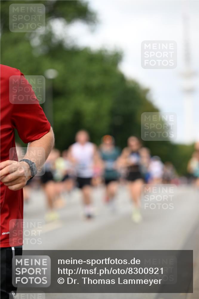 29.06.2025 - hella hamburg halbmarathon Dr. Thomas Lammeyer http://msf.ph/oto/8300921 29.06.2025 10:37:58 Kennedybrücke 1189, 1275, 1896, 2038, 2526, 2776, 3264, 3340, 3345, 3848, 4361, 4433, 4449, 4807, 4824, 4826, 5075, 5141, 5557, 5561, 5584, 5821, 5822, 5887, 6364, 6515, 6516, 6956, 7027, 7565, 7633, 7653, 7982, 8157, 8277, 8349, 8375, 8377, 8383, 8401, 8620, 9234, 9258, 9438, 9706, 9799, 9875, 9995, 10048, 10561, 10800, 11092, 11111, 11229, 11237, 11260 meine-sportfotos.de