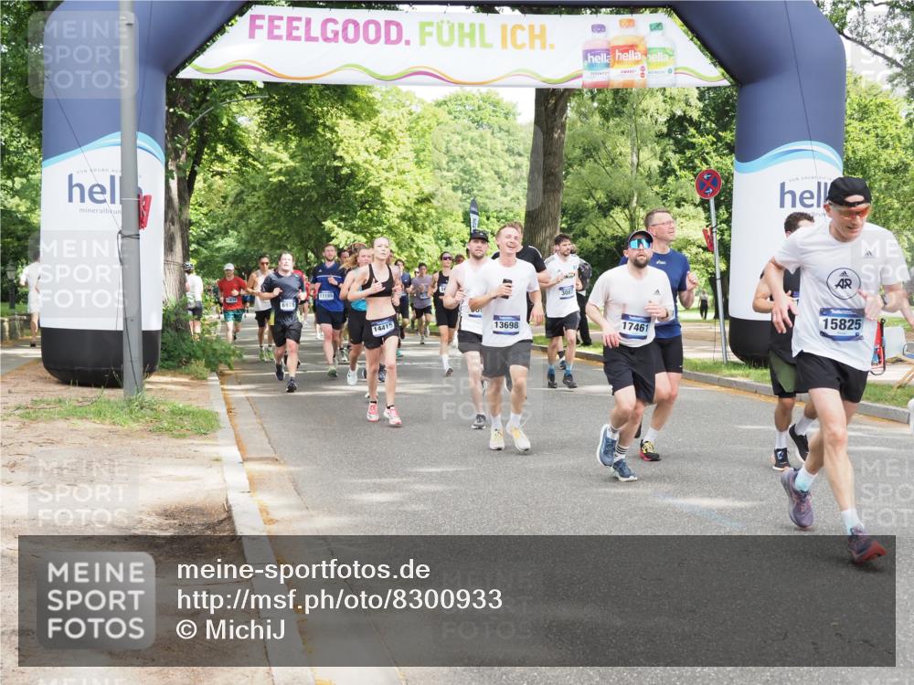 29.06.2025 - hella hamburg halbmarathon MichiJ http://msf.ph/oto/8300933 29.06.2025 10:34:41 Zwischen KM18-KM19 3087, 4497, 5528, 5889, 6691, 7335, 8142, 8981, 9794, 11077, 11858, 12171, 12269, 12891, 13303, 13698, 14045, 14541, 15157, 15451, 15825, 17008, 17353, 17461, 17865, 18356 meine-sportfotos.de
