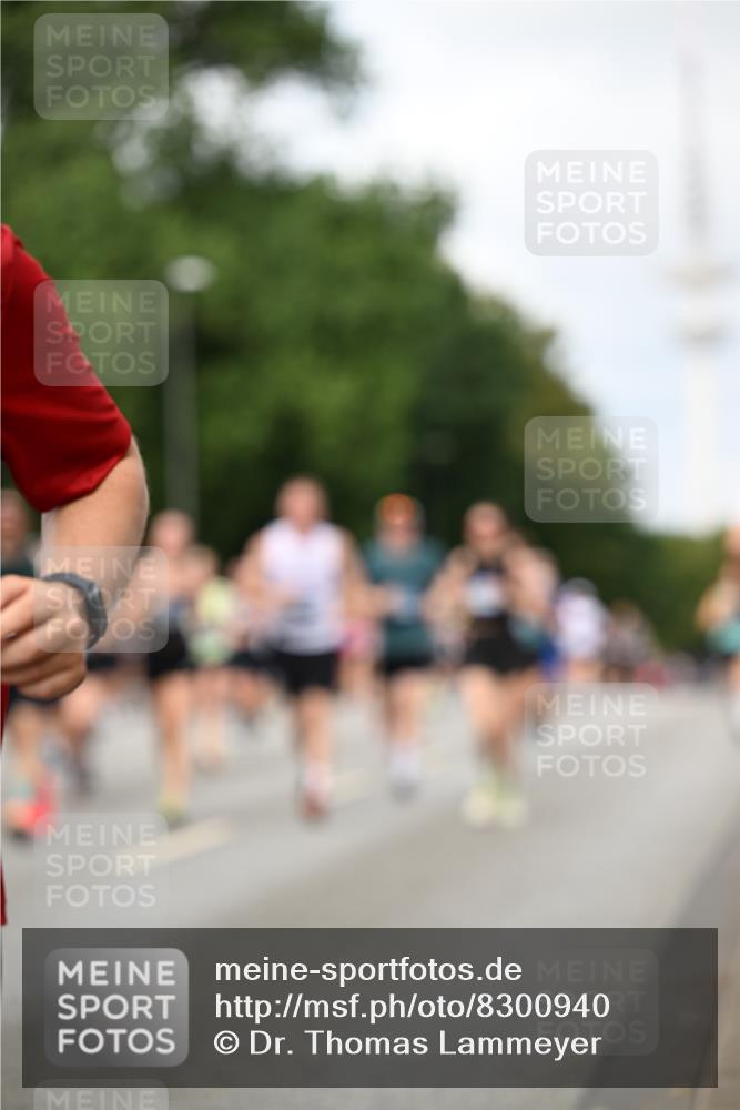29.06.2025 - hella hamburg halbmarathon Dr. Thomas Lammeyer http://msf.ph/oto/8300940 29.06.2025 10:37:58 Kennedybrücke 1189, 1275, 1896, 2038, 2526, 2776, 3264, 3340, 3345, 3848, 4361, 4433, 4449, 4807, 4824, 4826, 5075, 5141, 5557, 5561, 5584, 5821, 5822, 5887, 6364, 6515, 6516, 6956, 7027, 7565, 7633, 7653, 7982, 8157, 8277, 8349, 8375, 8377, 8383, 8401, 8620, 9234, 9258, 9438, 9706, 9799, 9875, 9995, 10048, 10561, 10800, 11092, 11111, 11229, 11237, 11260 meine-sportfotos.de