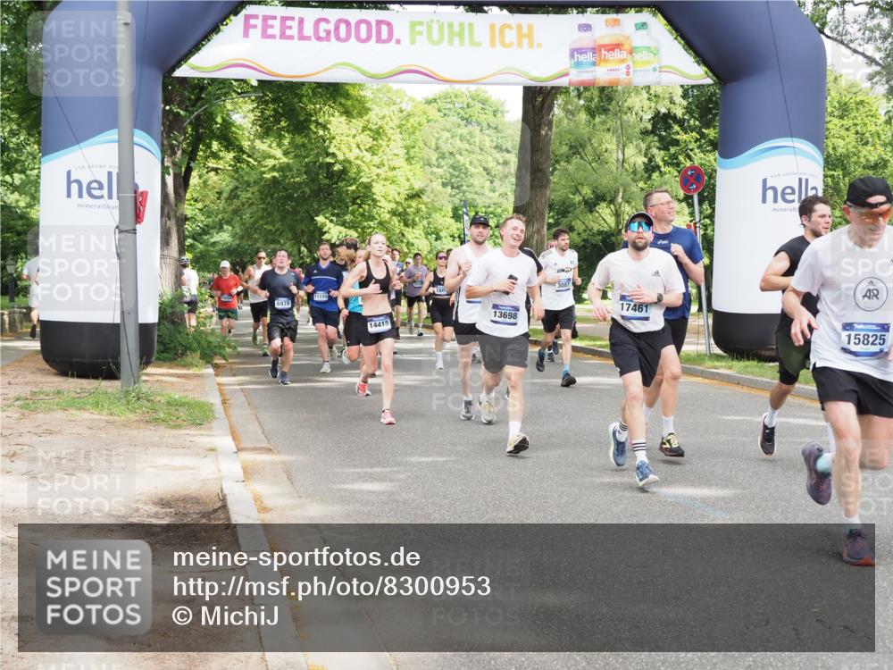 29.06.2025 - hella hamburg halbmarathon MichiJ http://msf.ph/oto/8300953 29.06.2025 10:34:41 Zwischen KM18-KM19 3087, 4497, 5528, 5889, 6691, 7335, 8142, 8981, 9794, 11077, 11858, 12171, 12269, 12891, 13303, 13698, 14045, 14541, 15157, 15451, 15825, 17008, 17353, 17461, 17865, 18356 meine-sportfotos.de