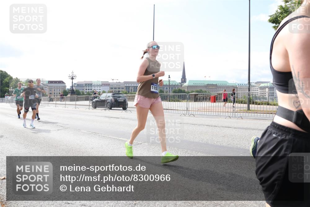 29.06.2025 - hella hamburg halbmarathon Lena Gebhardt http://msf.ph/oto/8300966 29.06.2025 10:12:10 Lombardsbrücke 1062, 1328, 1790, 1850, 1992, 2661, 3363, 3746, 4227, 4453, 4499, 5176, 5379, 5605, 6822, 6871, 6966, 7474, 7571, 9191, 9253, 9254, 9405, 9428, 9705, 10042, 10409, 10685, 11507, 11509, 11525, 11537, 11581, 11917, 12473, 13171, 13177, 13542, 13958, 14060, 14196, 14313, 14384, 14863, 14868, 15137, 15945, 16379, 16976, 17638, 17774, 18261, 18395, 18429, 18655 meine-sportfotos.de
