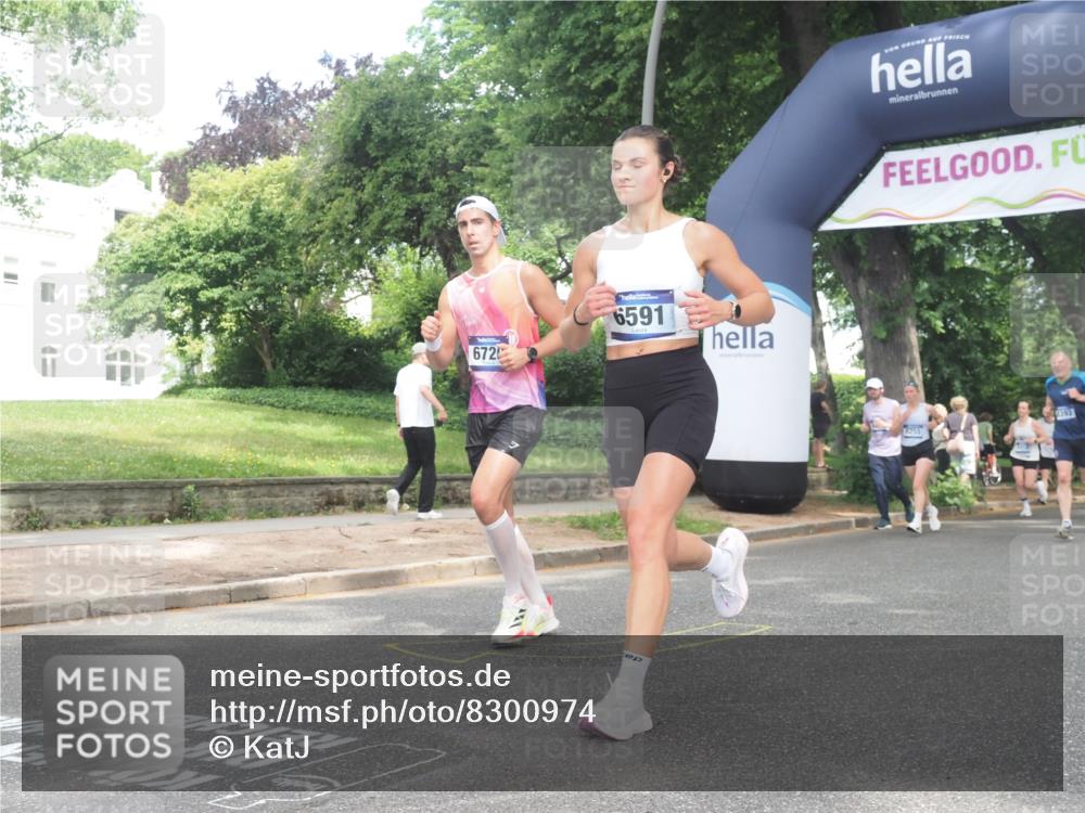 29.06.2025 - hella hamburg halbmarathon KatJ http://msf.ph/oto/8300974 29.06.2025 10:43:17 Zwischen KM18-KM19 1180, 4868, 6591, 6720, 8330, 8393 meine-sportfotos.de