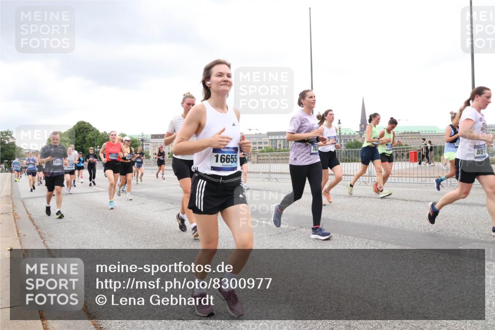 29.06.2025 - hella hamburg halbmarathon Lena Gebhardt http://msf.ph/oto/8300977 29.06.2025 10:56:23 Lombardsbrücke 15443, 12551, 16655, 70, 851, 1047, 1113, 1738, 1909, 2095, 2143, 2307, 2793, 2887, 2915, 2991, 3257, 3268, 3438, 3520, 3614, 3675, 3676, 3953, 3987, 4083, 4354, 4473, 4773, 4836, 5237, 5306, 5438, 5580, 5693, 5757, 5911, 5994, 6494, 6690, 6968, 7025, 7028, 7090, 7307, 7516, 7616, 7711, 8005, 8108, 8305, 8517, 8606, 8766, 8939, 8943, 9383, 9435, 9606, 9838, 9910, 9948, 9953, 10555, 10569, 10571, 10640, 10740, 10784, 10987 meine-sportfotos.de