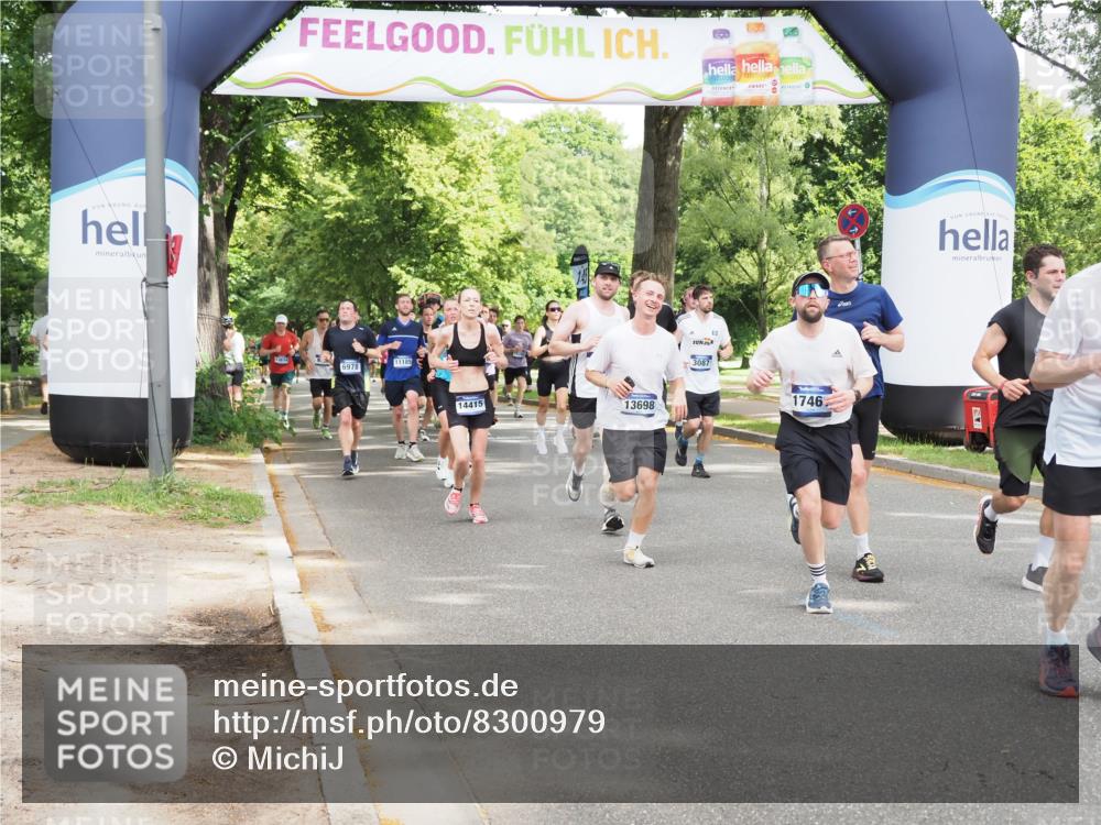 29.06.2025 - hella hamburg halbmarathon MichiJ http://msf.ph/oto/8300979 29.06.2025 10:34:41 Zwischen KM18-KM19 3087, 4497, 5528, 5889, 6691, 7335, 8142, 8981, 9794, 11077, 11858, 12171, 12269, 12891, 13303, 13698, 14045, 14541, 15157, 15451, 15825, 17008, 17353, 17461, 17865, 18356 meine-sportfotos.de