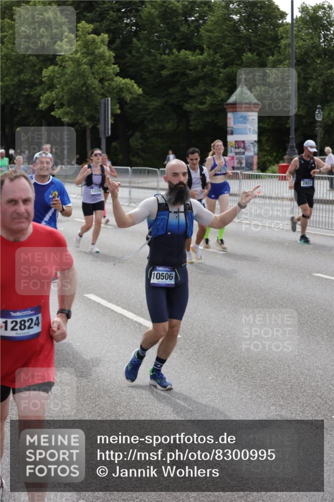 29.06.2025 - hella hamburg halbmarathon Jannik Wohlers http://msf.ph/oto/8300995 29.06.2025 10:37:16 Lombardsbrücke 1475, 2199, 2640, 2853, 3230, 3633, 5186, 5522, 5875, 6243, 6821, 6955, 7124, 7321, 7350, 9247, 9288, 9895, 10159, 10476, 10506, 10919, 11183, 11801, 11882, 11888, 12123, 12242, 12254, 12472, 12824, 13650, 14130, 14657, 16032, 16582, 16680, 16706, 16837, 17355, 17793, 17798, 18317, 18319, 18903 meine-sportfotos.de